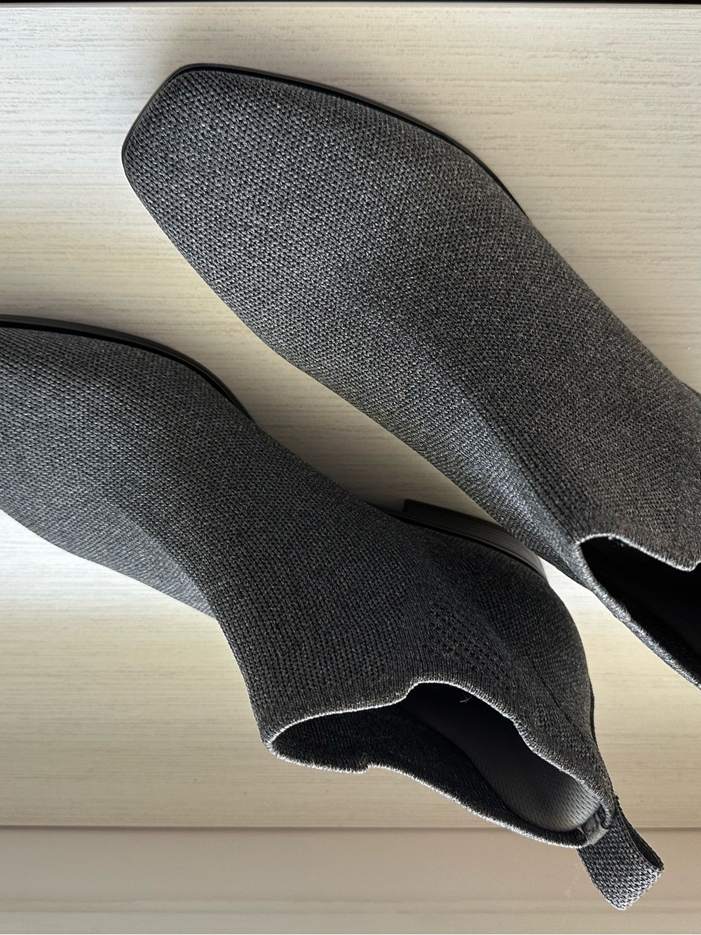 Vivaia Square-Toe Ryan Slip-on Chelsea Boots